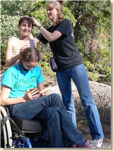 Lanita, Krista & Kandice Medina - checking for lice?