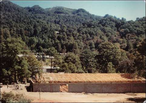 Construccin de Fbrica de Muebles en el Colegio Linda Vista en 1987