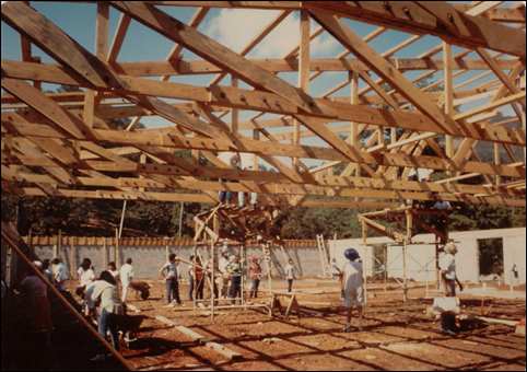 Trusses going up on Furniture Factory at Colegio Linda Vista in Chiapas, Mexico