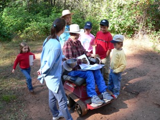 Fred showing Deer View photos to homeschool group