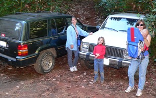 Homeschool moms & kids by Jeeps near Deer View